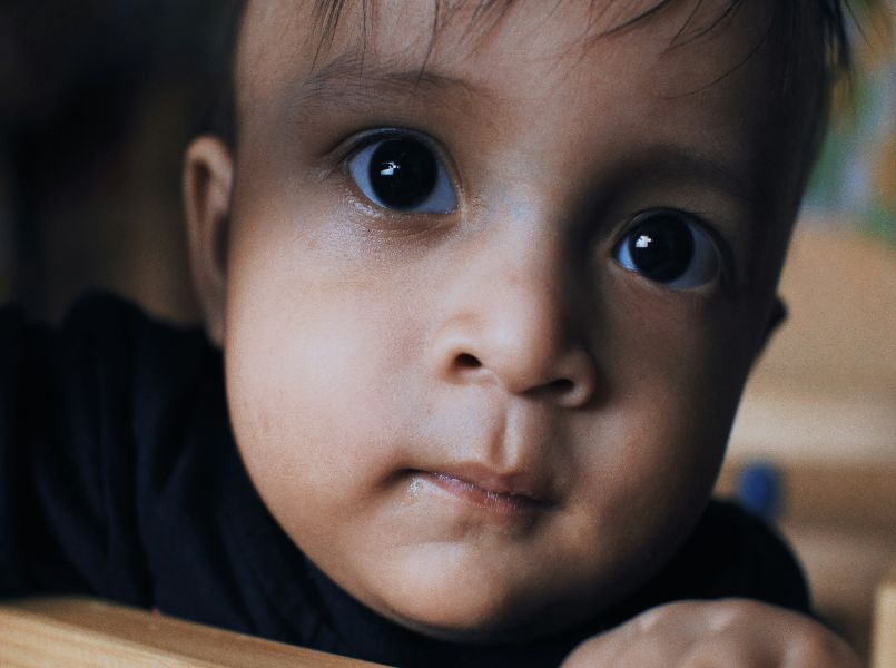 Blauwe lippen bij je kind: direct in paniek of even afwachten?