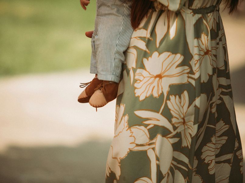Blote voeten of schoentjes? Wanneer geef je kinderen wel of geen schoenen aan