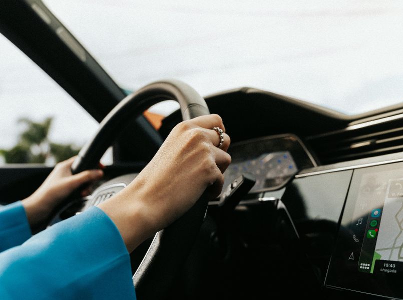 Autorijden tijdens je zwangerschap: mag dat?