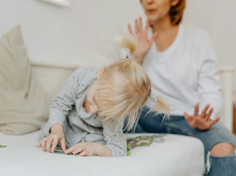 De grootste opvoedmythes die jonge ouders nog steeds horen (vaak ongevraagd)