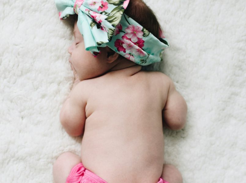 Lezeressen vertellen: ‘Dit heeft mijn kind aan in bed tijdens deze hitte’