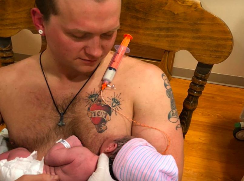 Als man borstvoeding geven? Deze vader deed het!