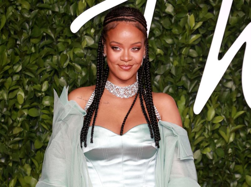 Rihanna voor het eerst op foto te zien met haar complete gezin