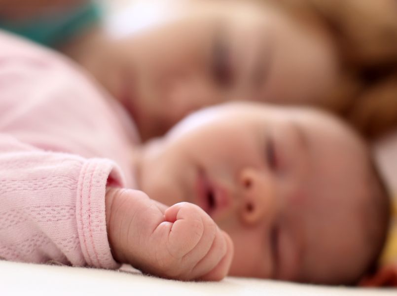 Oproep: tot wanneer heb jij je baby op jouw kamer laten slapen?