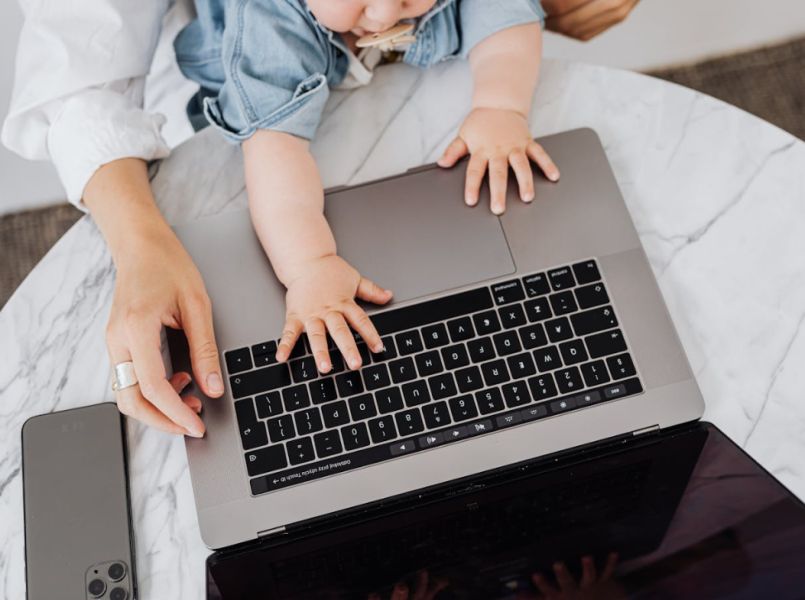 Lezeressen vertellen: ‘Ik voel me wel/niet schuldig als werkende moeder’
