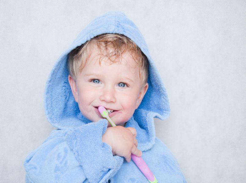 Als tandenpoetsen bij je baby een herhaaldelijk gevecht wordt