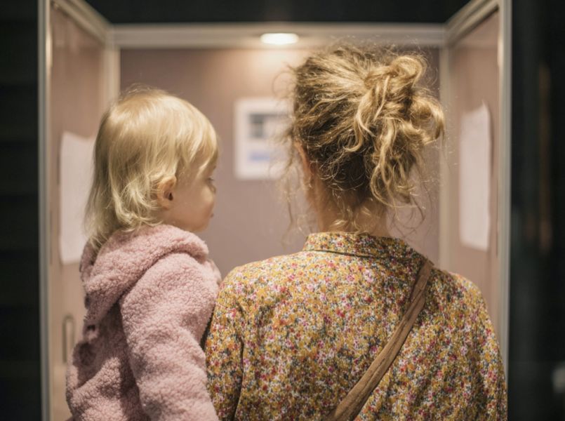 Mag je je kind meenemen in het stemhokje?