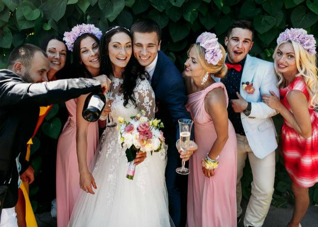 Tips voor bruiloftkleding: wat moet je aan bij welke dresscode?