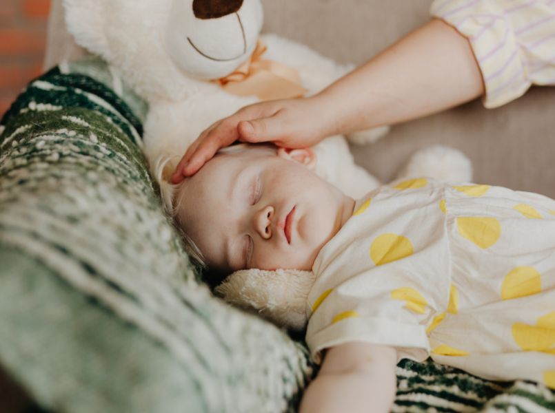 Video: Peuters slapen in de buitenlucht